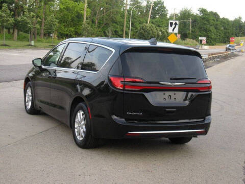 2025 Chrysler Pacifica Select