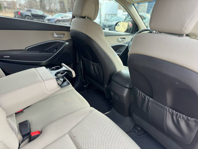 2017 Hyundai Santa Fe SE