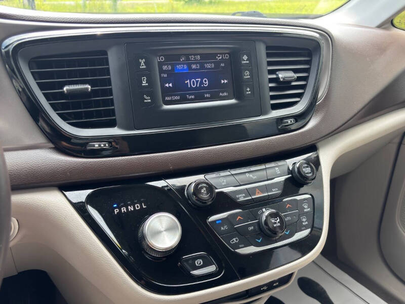 2017 Chrysler Pacifica Touring-L