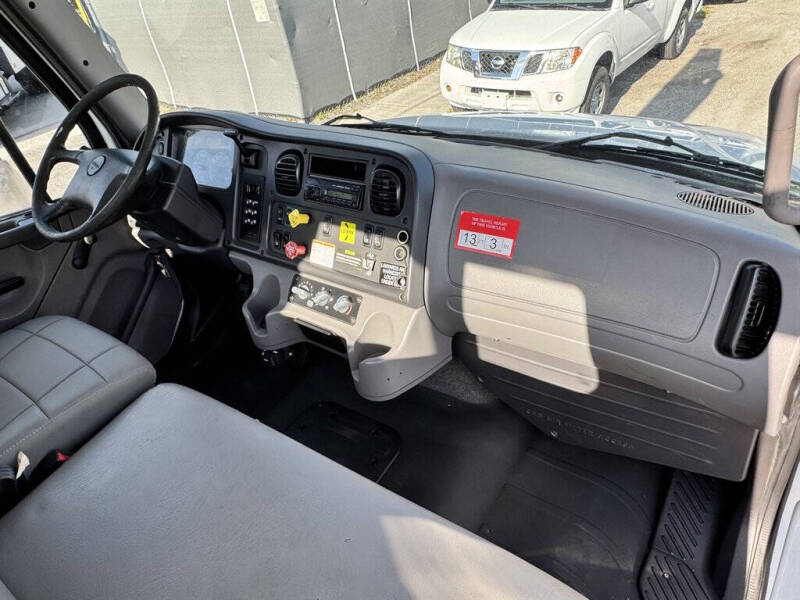 2017 Freightliner M2 106