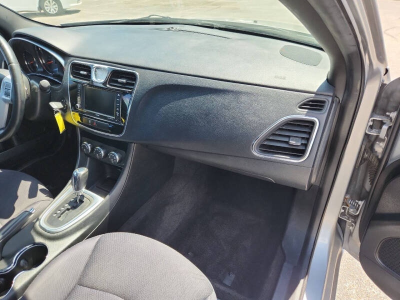 2013 Chrysler 200 Touring