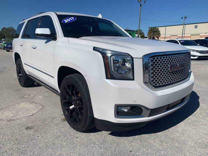 GMC Yukon's photo