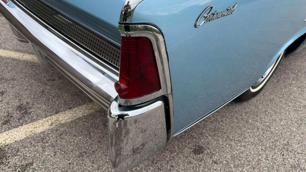 1964 Lincoln Continental 33