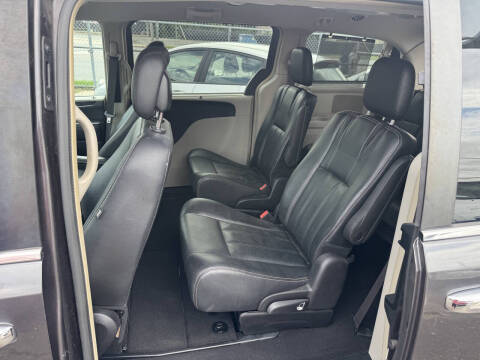 2016 Chrysler Town and Country Touring