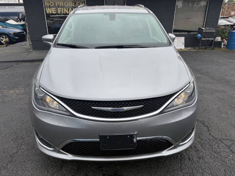 2017 Chrysler Pacifica Touring-L Plus