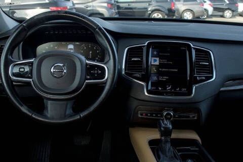 2016 Volvo XC90 T6 Momentum