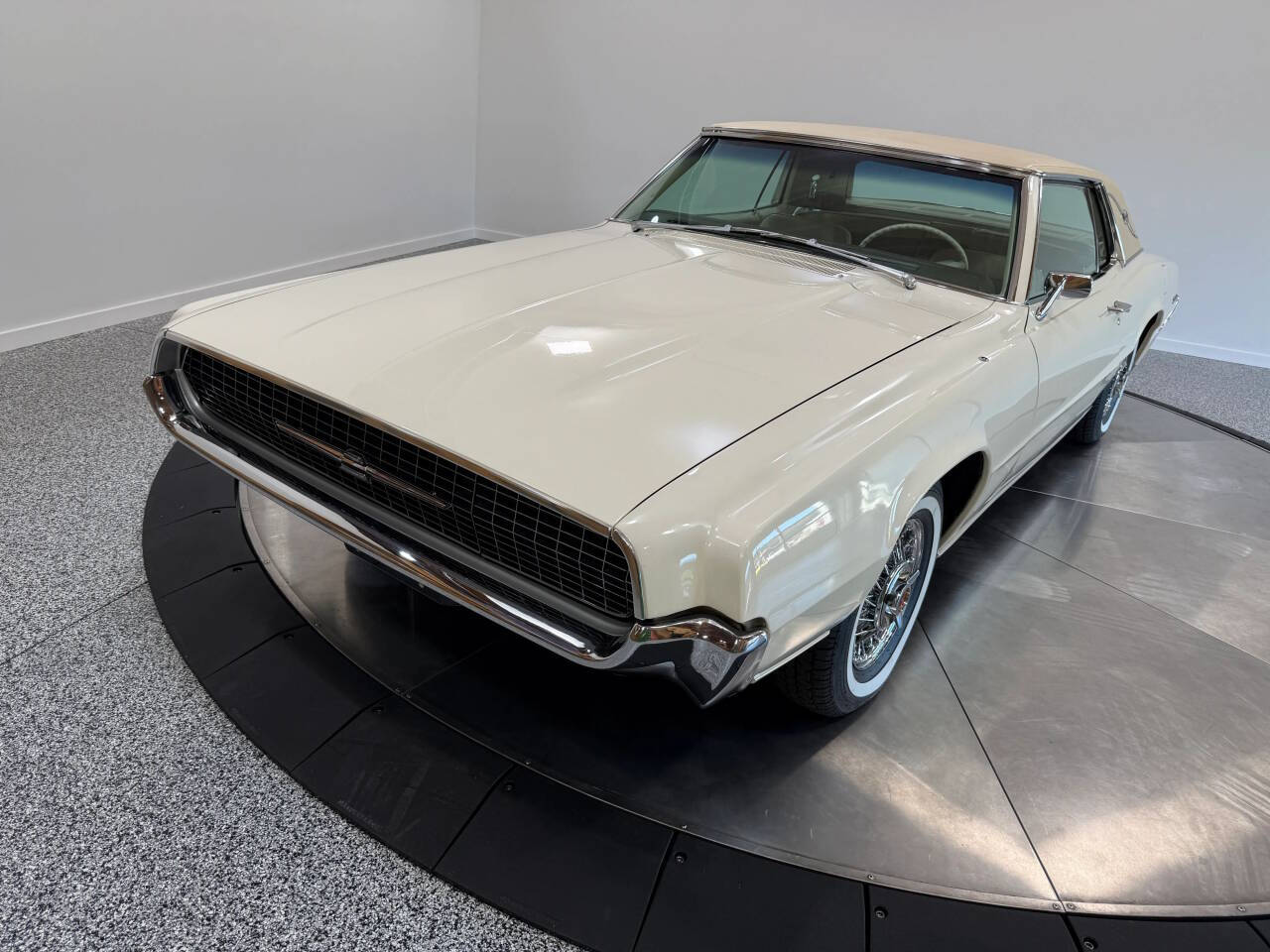1967 Ford Thunderbird 7