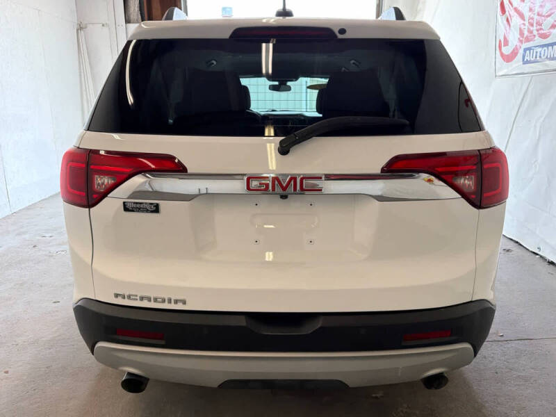 2017 GMC Acadia SLE-2