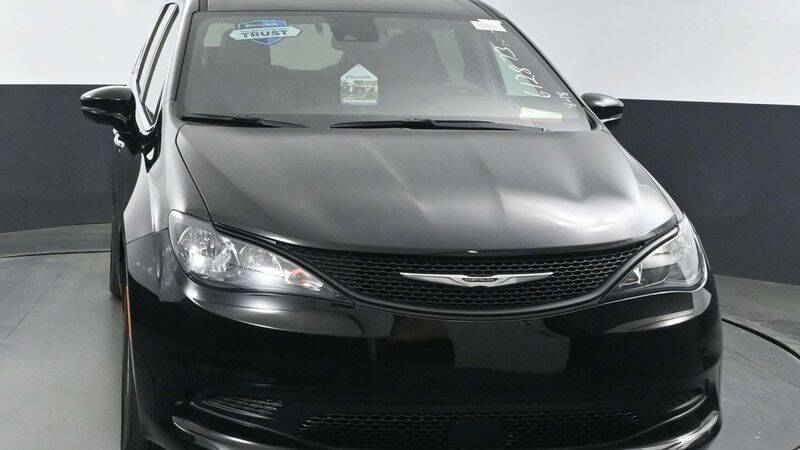 2025 Chrysler Voyager LX