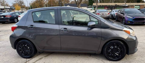 2013 Toyota Yaris 5-Door LE
