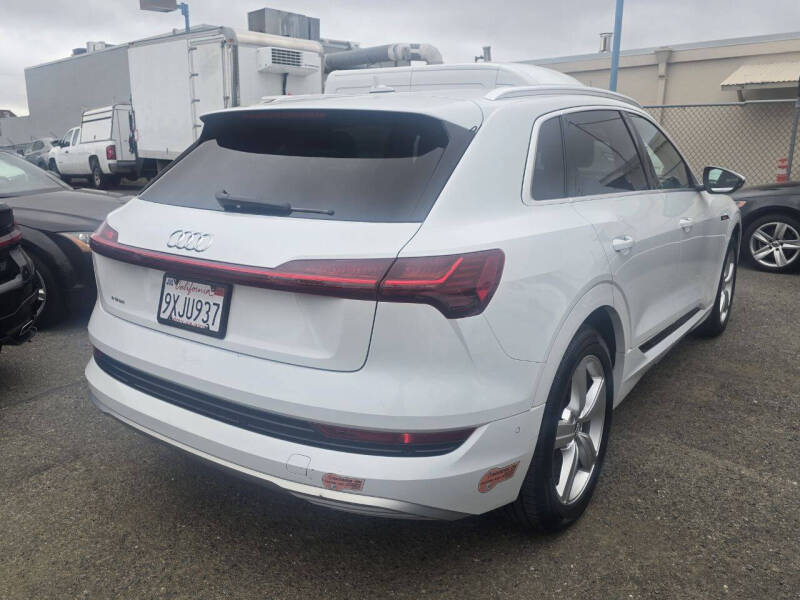 2019 Audi e-tron quattro Premium Plus