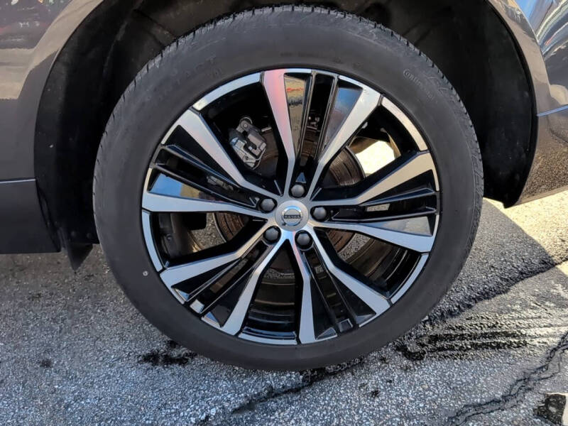 2025 Volvo XC60 B5 Plus Dark Theme