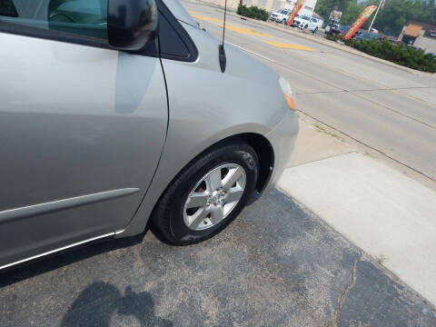 2009 Toyota Sienna LE 7-Passenger
