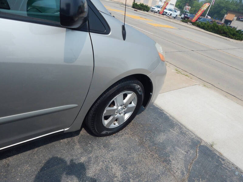 2009 Toyota Sienna LE 7-Passenger