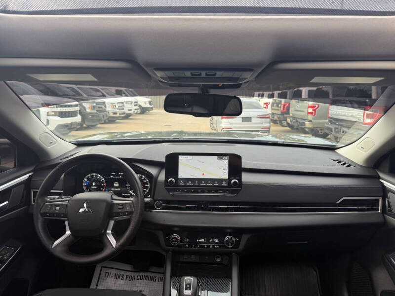 2024 Mitsubishi Outlander SE