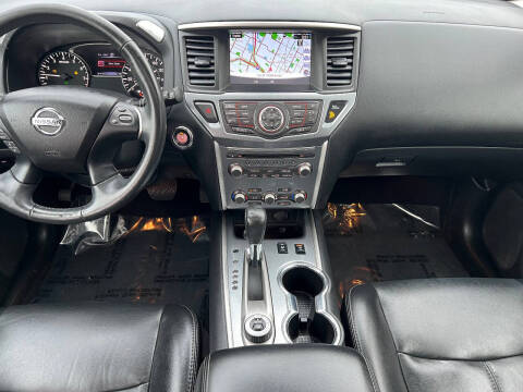 2017 Nissan Pathfinder Platinum