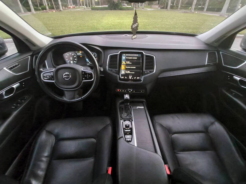 2020 Volvo XC90 T5 Momentum