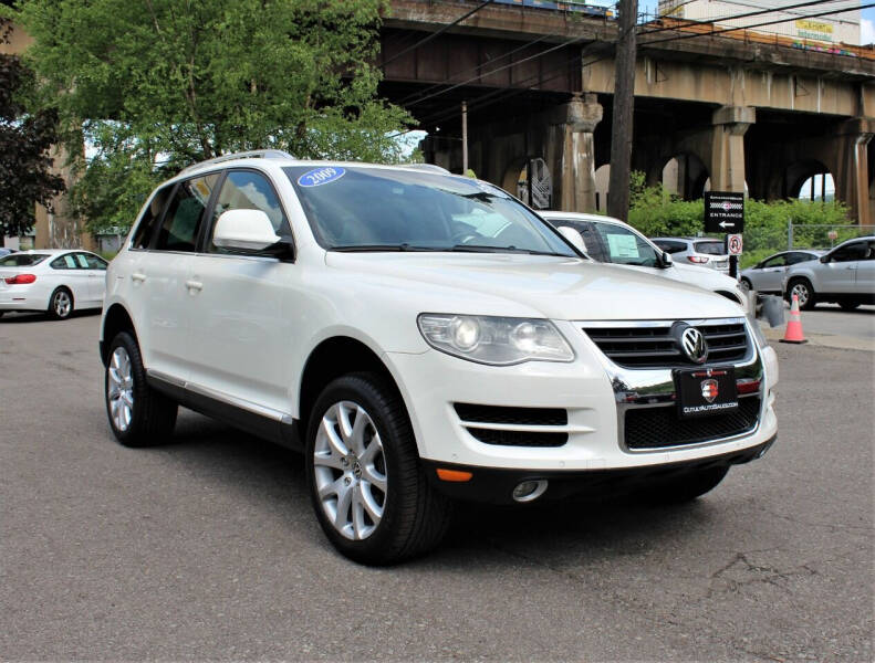 2009 Volkswagen Touareg 2 for sale at Cutuly Auto Sales in Pittsburgh PA