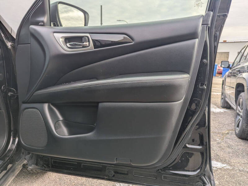 2020 Nissan Pathfinder SV