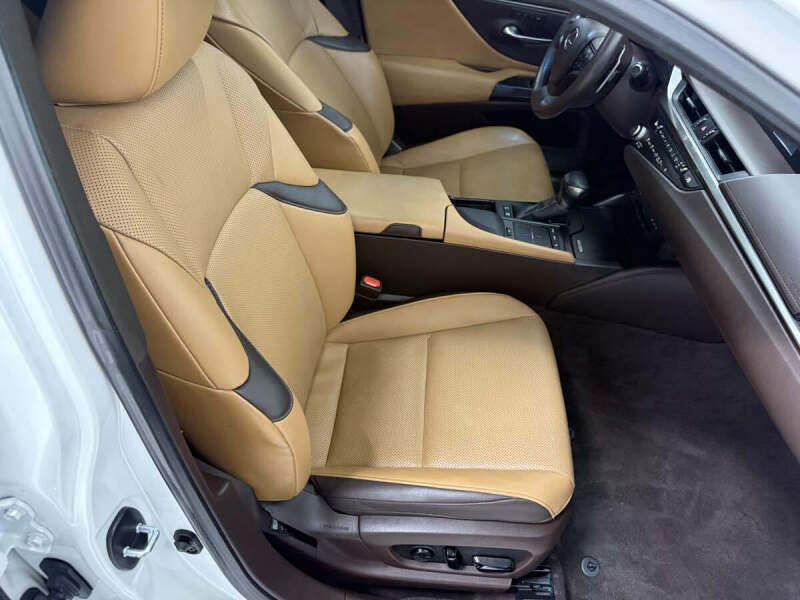 2021 Lexus ES 300h