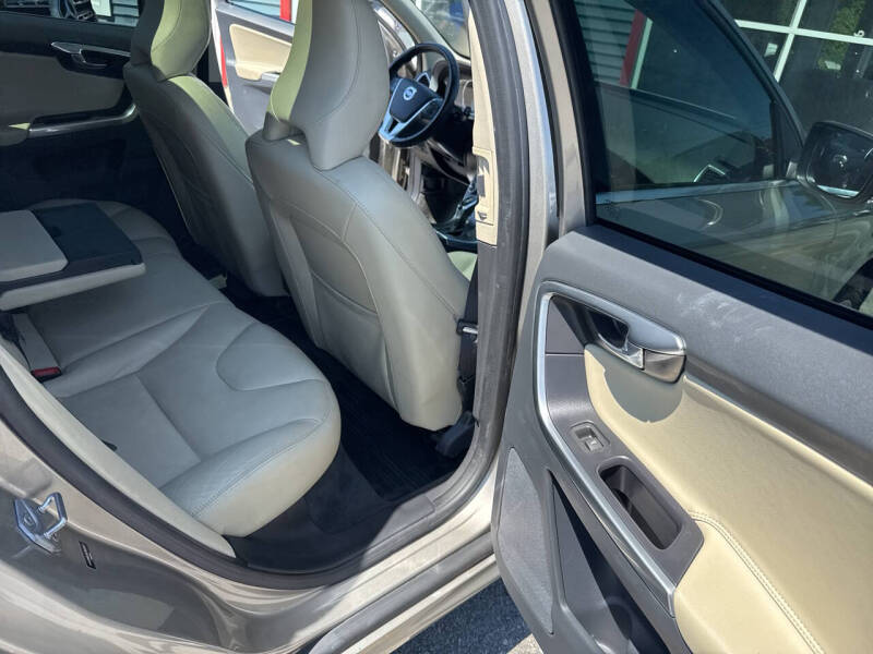 2016 Volvo XC60 T6 Drive-E