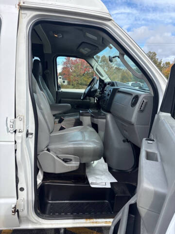 2013 Ford E-Series E-350 SD