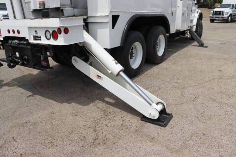 2017 Freightliner M2 106