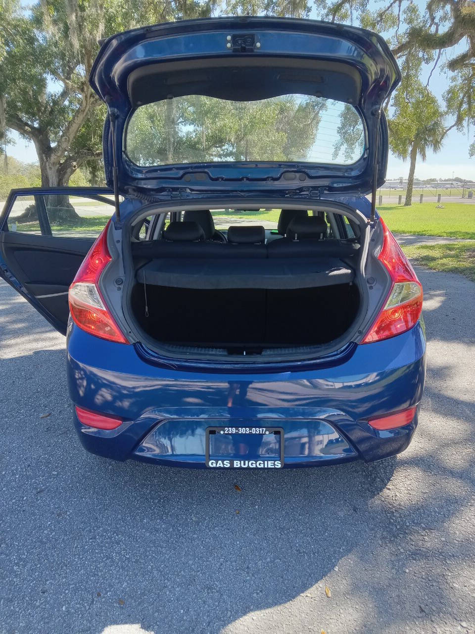 Blue 2017 Hyundai ACCENT SE SE 4dr Hatchback 6A 11