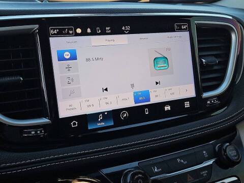2022 Chrysler Pacifica Hybrid Touring L