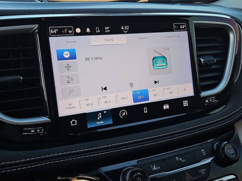 2022 Chrysler Pacifica Hybrid Touring L