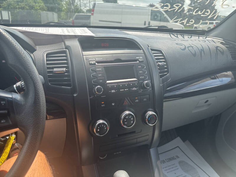 2011 Kia Sorento LX