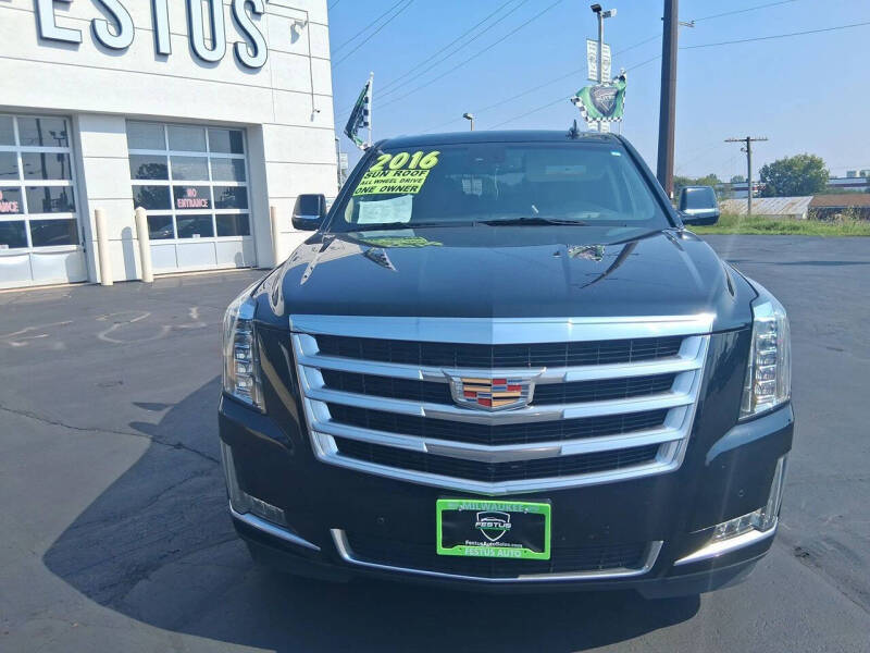 2016 Cadillac Escalade Luxury Collection