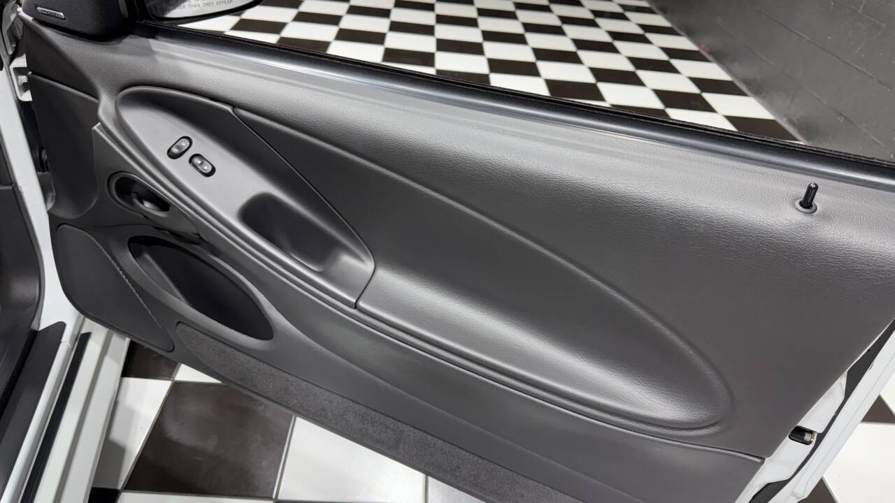 2003 Ford Mustang 54