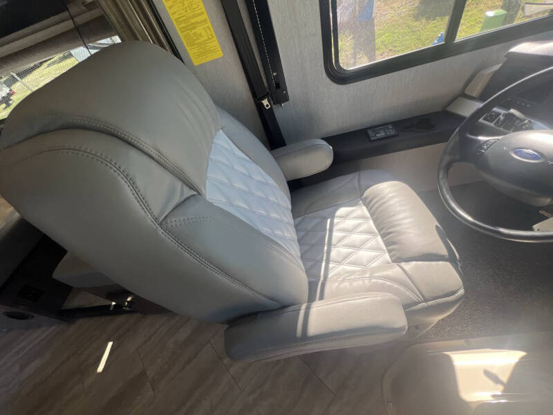 2020 Holiday Rambler Invicta