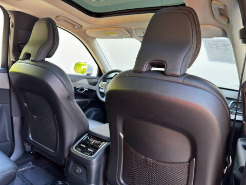 2023 Volvo XC90 Recharge T8 Ultimate Bright Theme 6P