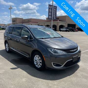 2019 Chrysler Pacifica for sale at INDY AUTO MAN in Indianapolis IN