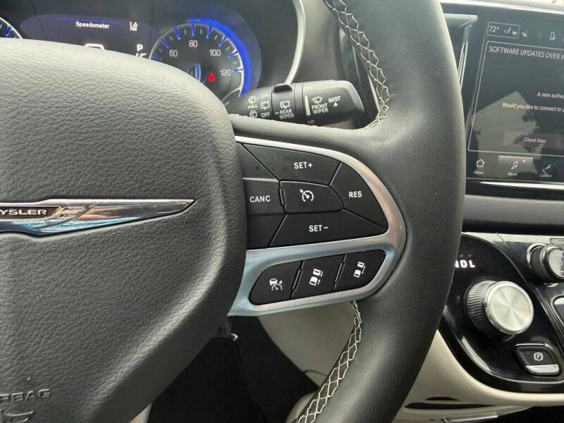 2024 Chrysler Pacifica Touring L