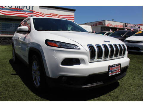 2017 Jeep Cherokee for sale at MERCED AUTO WORLD in Merced CA