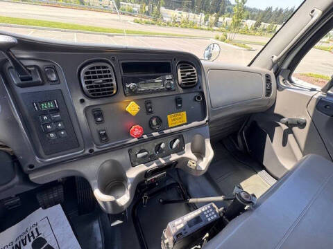 2011 Freightliner M2 106
