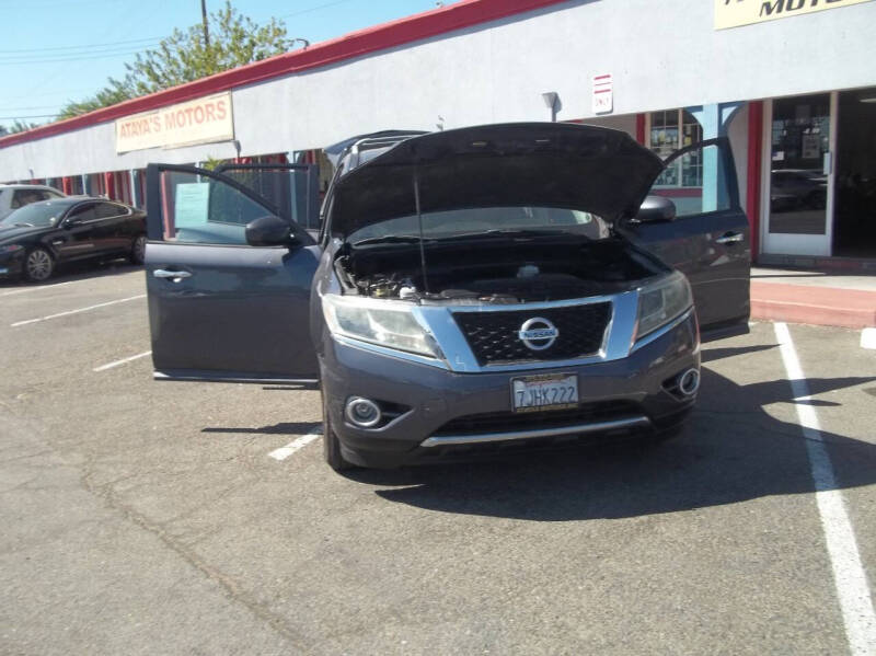 2014 Nissan Pathfinder null photo 38