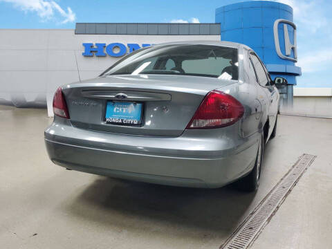 2005 Ford Taurus SE