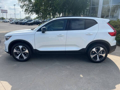2026 Volvo XC40 B5 Core