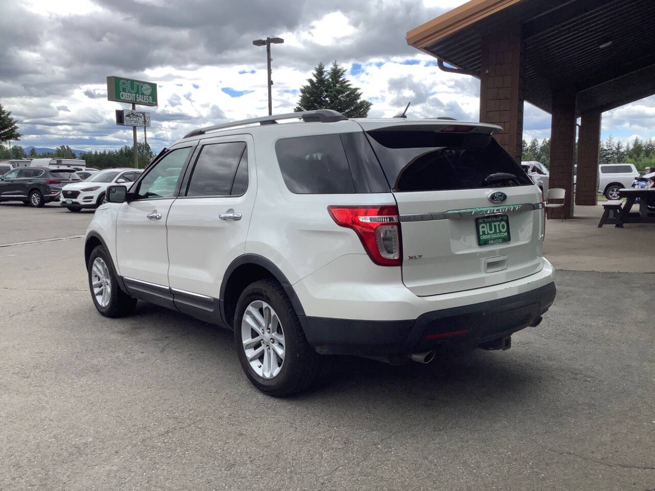 White 2011 Ford Explorer XLT AWD XLT 4dr SUV 2