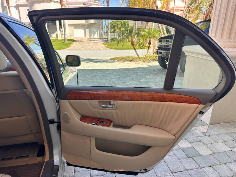 2004 Lexus LS 430