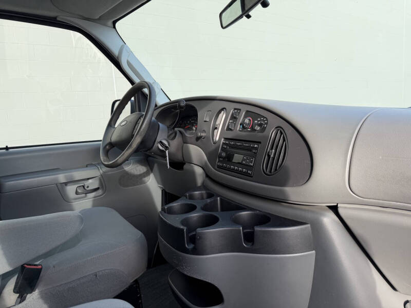 2007 Ford E-Series E-150 XLT