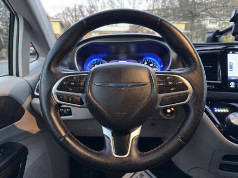 2017 Chrysler Pacifica Touring-L Plus