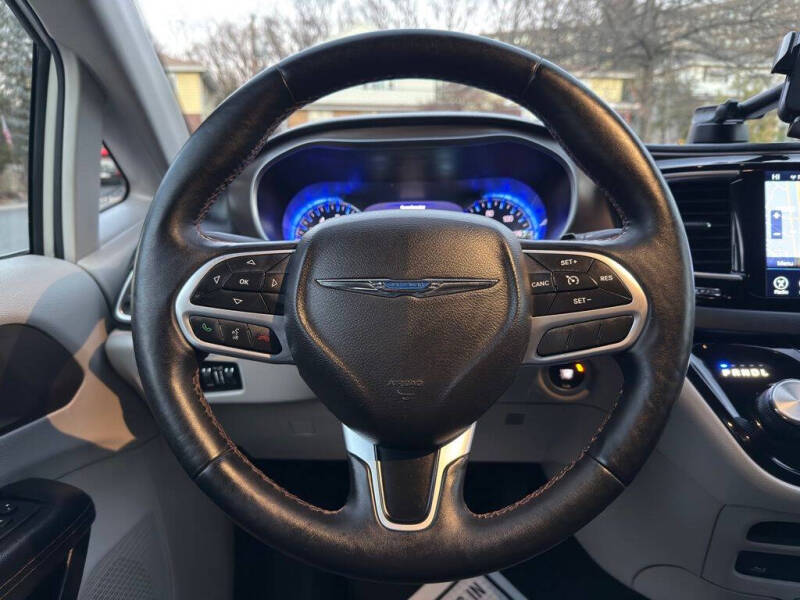 2017 Chrysler Pacifica Touring-L Plus