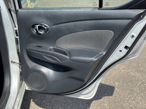 2016 Nissan Versa 1.6 SV