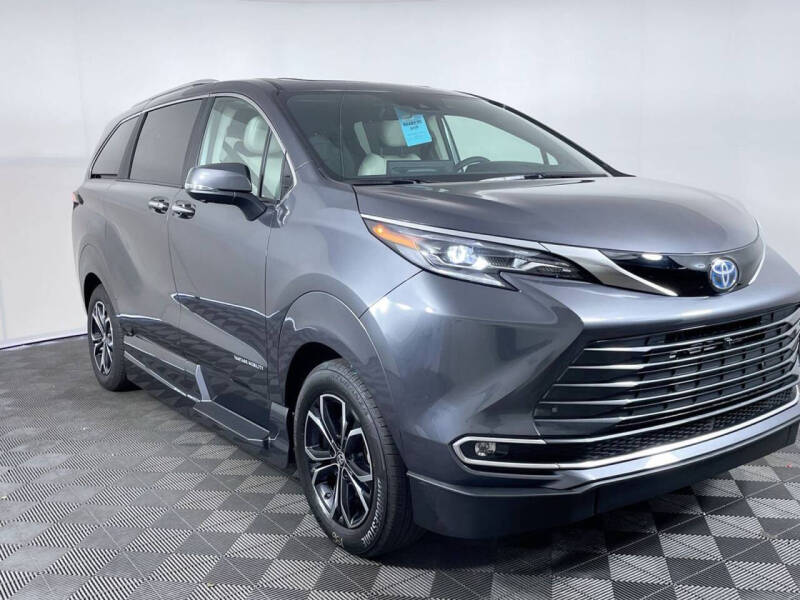 2025 Toyota Sienna Platinum 7-Passenger