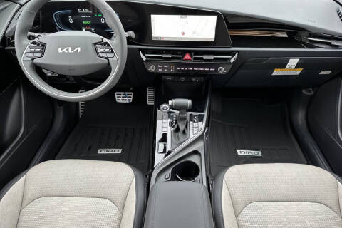 2025 Kia Niro SX Touring